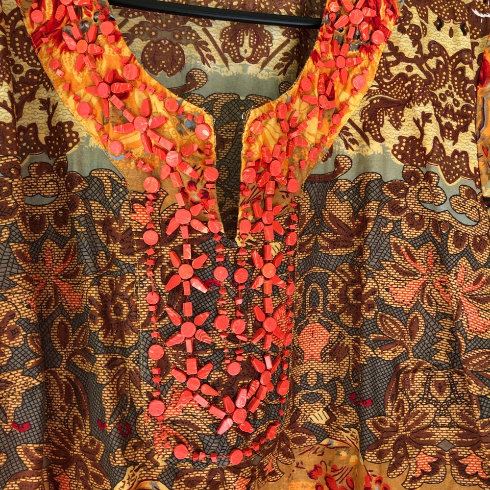 Beautiful top - Picture 3 of 4